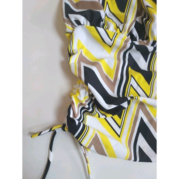 NWOT Ladies Chevron Underwire Bra Top Adjustable Length Swimsuit Top Size Large - Picture 2 of 8